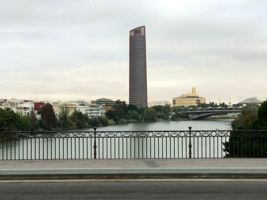 Triana Cerca Del Puente Hotel Sevilla Eksteriør billede