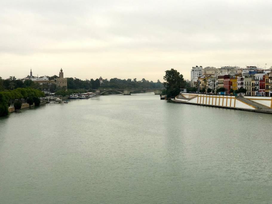 Triana Cerca Del Puente Hotel Sevilla Eksteriør billede